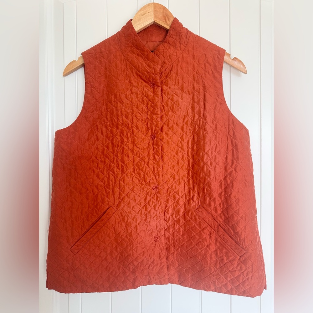 Eileen Fisher Rust Orange Quilted Silk Vest Jacket Pockets Cozy Snap Boho Chic